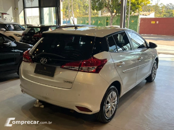 YARIS 1.5 16V FLEX SEDAN XL LIVE MULTIDRIVE