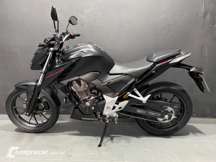 CB 300 F CBS