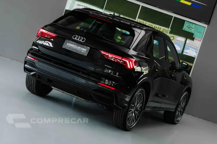 Q3 2.0 40 TFSI Performance Black Quattro