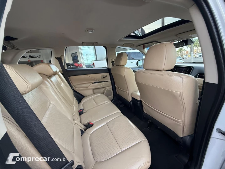 OUTLANDER 2.2 MIVEC DI-D DIESEL HPE-S AWD AUTOMÁTICO