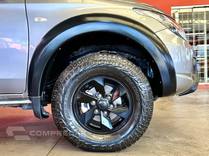 L200 TRITON 2.4 16V TURBO DIESEL OUTDOOR GLS CD 4X4 AUTOMÁTI