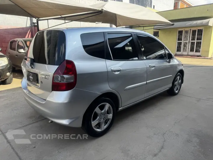 Fit 1.4 16V 4P LX FLEX