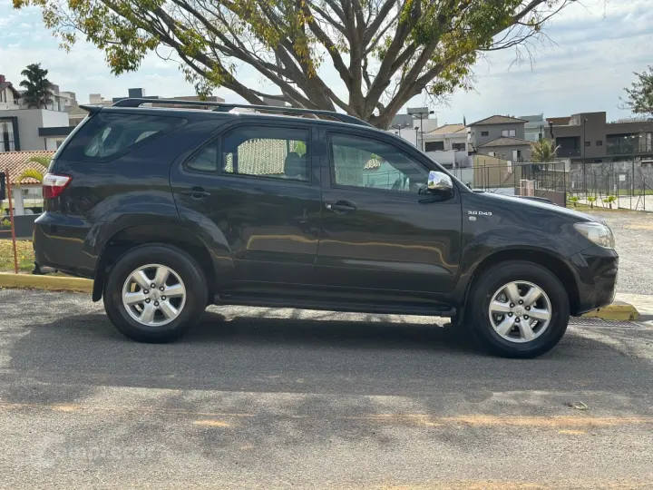 HILUX SW4 3.0 SRV 4X4 7 LUGARES 16V TURBO INTERCOOLER DIESEL