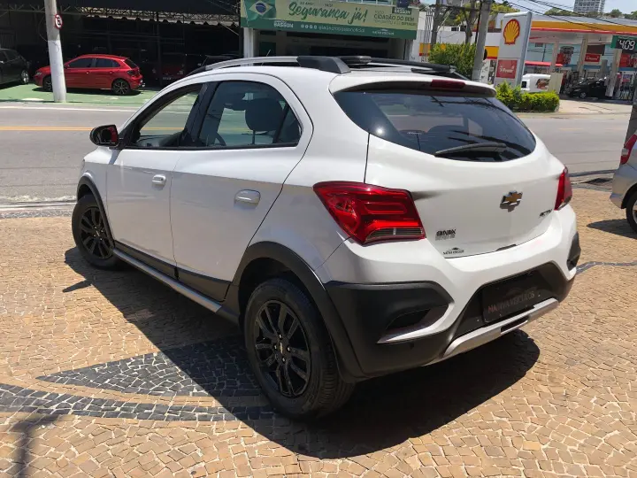 Onix 1.4 Mpfi Activ 8V Flex 4P Automático
