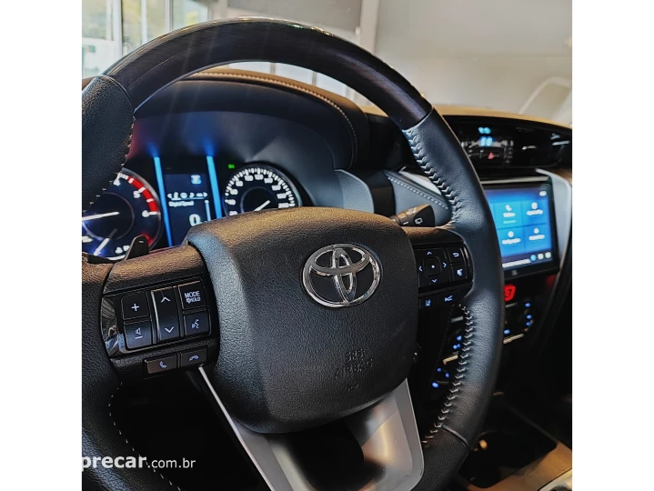 HILUX SW4 2.8 D-4D TURBO DIESEL SRX 7L 4X4 AUTOMÁTICO