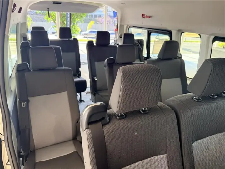 HIACE 2.8 D-4d Turbo Minibus 15+1 DX