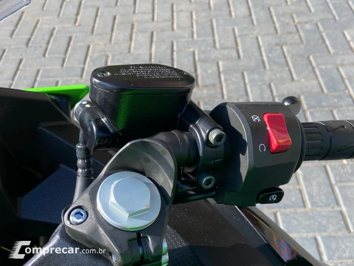 NINJA 400