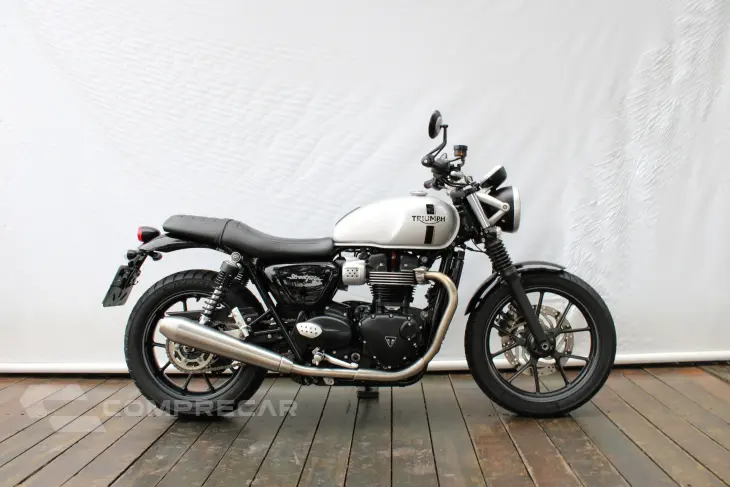 TRIUMPH STREET TWIN