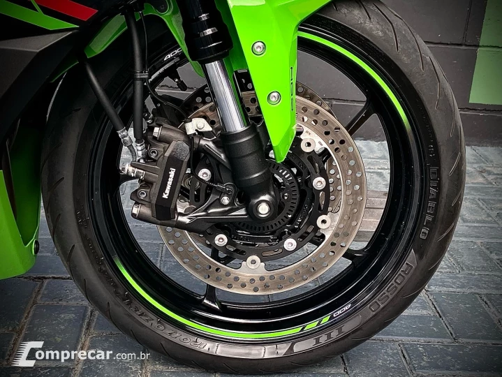 NINJA ZX-4R