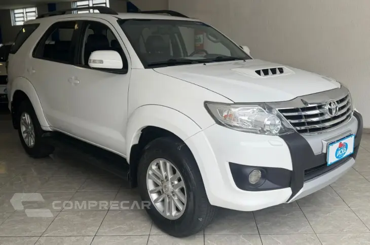 Hilux SW4 SRV D4-D 4x4 3.0 TDI Dies. Aut