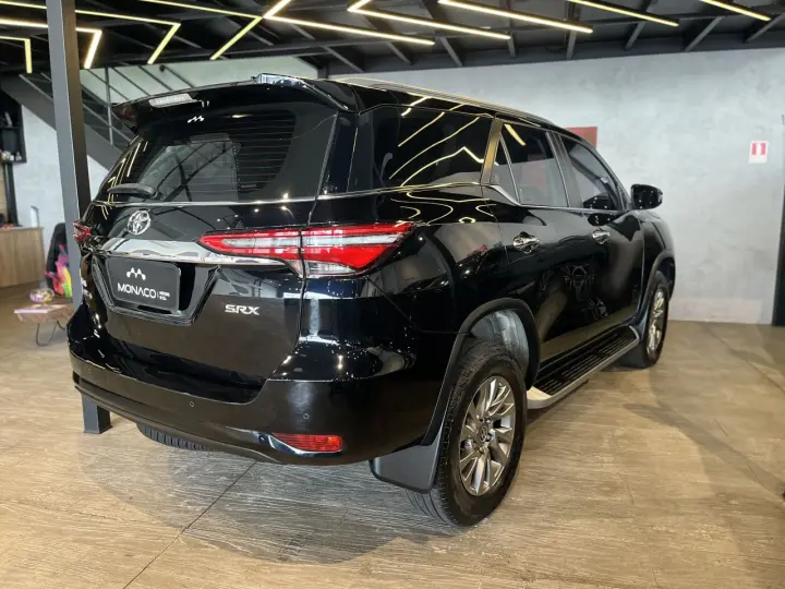 Hilux SW4 2.8 4P SRX 4X4 7 LUGARES TURBO DIESEL AUTOMÁTICO