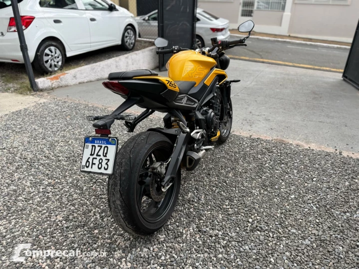 STREET TRIPLE RS