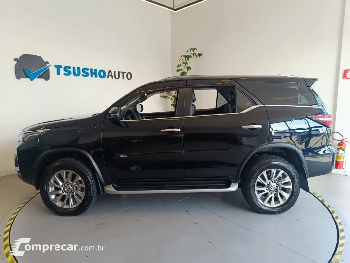 HILUX SW4 2.8 D-4D TURBO SRX 7L 4X4 AUTOMÁTICO