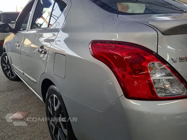 Versa 1.6 16V Flexstart Unique 4P Xtronic
