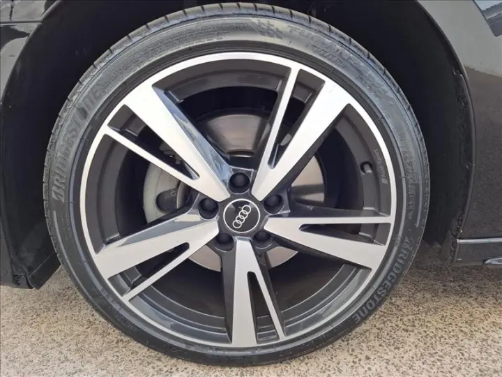 A3 2.0 40 TFSI Sedan Performance Black