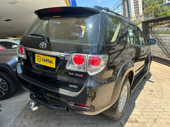 Hilux SW4 SRV D4-D 4x4 3.0 TDI Dies. Aut