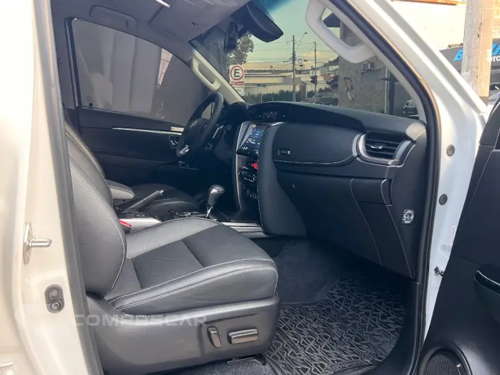 Hilux SW4 SRX Plat. 4x4 2.8 TB Die. Aut.