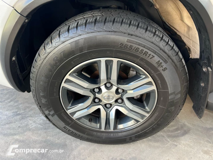 HILUX SW4 2.7 SR 7 Lugares 4X2 16V