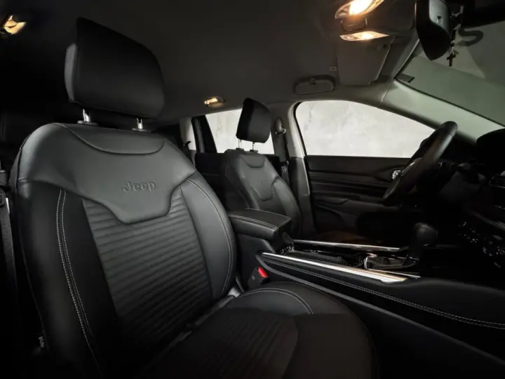 COMMANDER 1.3 T270 TURBO FLEX LONGITUDE AT6