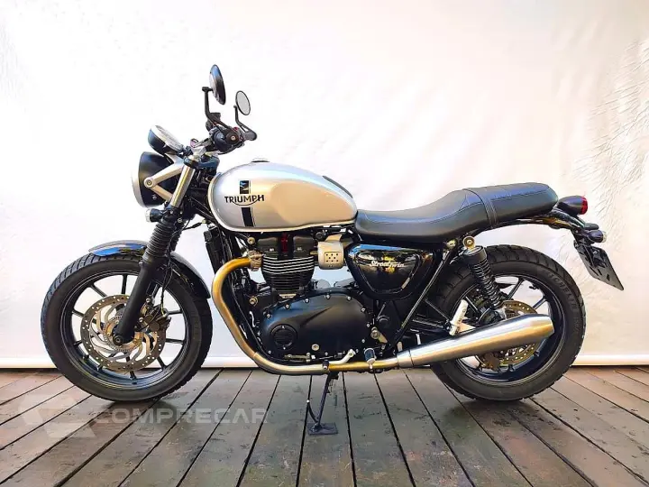 TRIUMPH STREET TWIN