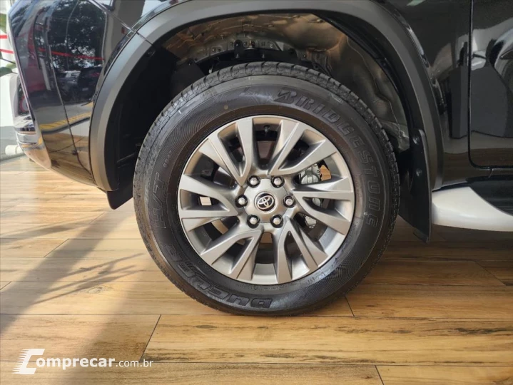 HILUX SW4 2.8 D-4D TURBO DIESEL SRX 7L 4X4 AUTOMÁ