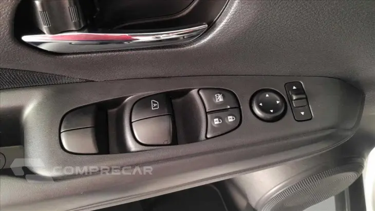 KICKS PLAY 1.6 16V FLEXSTART SENSE XTRONIC