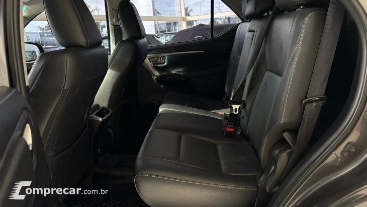 SW4 SRX 2.8 turbodiesel 5L 4x4 (Aut)