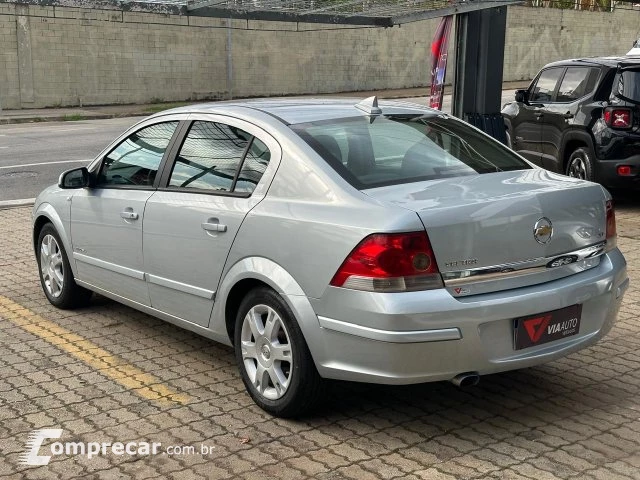 VECTRA SEDAN - 2.0 MPFI ELEGANCE 8V 4P MANUAL