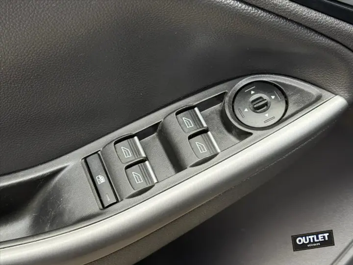 FOCUS 2.0 TITANIUM SEDAN 16V FLEX 4P POWERSHIFT