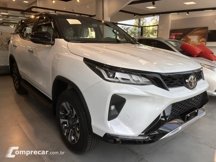HILUX SW4 2.8 D-4D TURBO DIAMOND 7L 4X4 AUTOMÁTICO