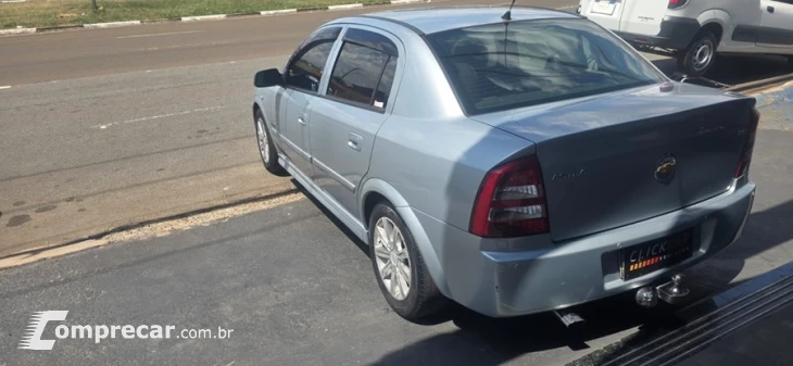 ASTRA 2.0 MPFI Advantage Sedan 8V