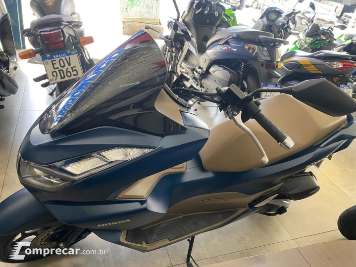 PCX 160 DLX