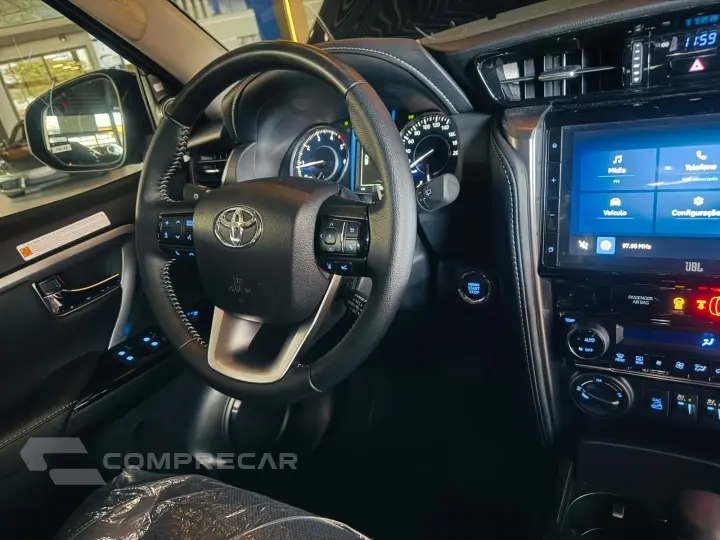 HILUX SW4 2.8 D-4D TURBO DIESEL SRX PLATINUM 7L 4X4 AUTOMÁTI