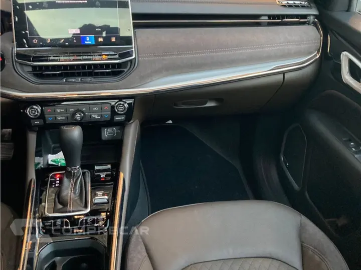 COMMANDER 2.2 TURBO DIESEL OVERLAND AT9