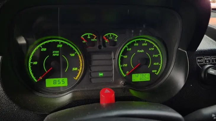 T-4 4x4 3.0 TB Int. Cap. Rígida Diesel