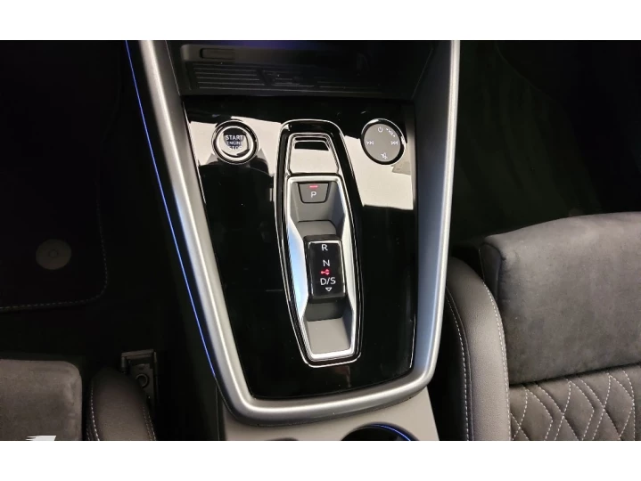 A3 2.0 40 TFSI MHEV SEDAN PERFORMANCE BLACK S-TRONIC