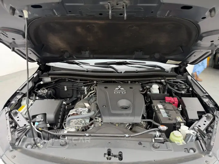 L200 Triton 2.4 16V Turbo Diesel Sport Hpe-S Terra Cd 4P 4X4