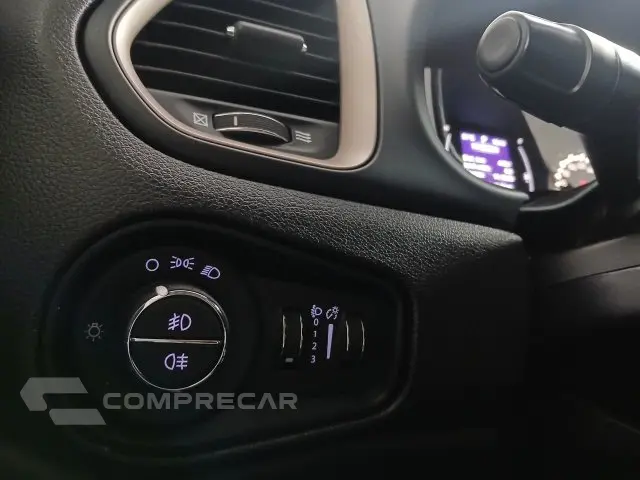 RENEGADE - 1.8 16V LONGITUDE 4P AUTOMÁTICO