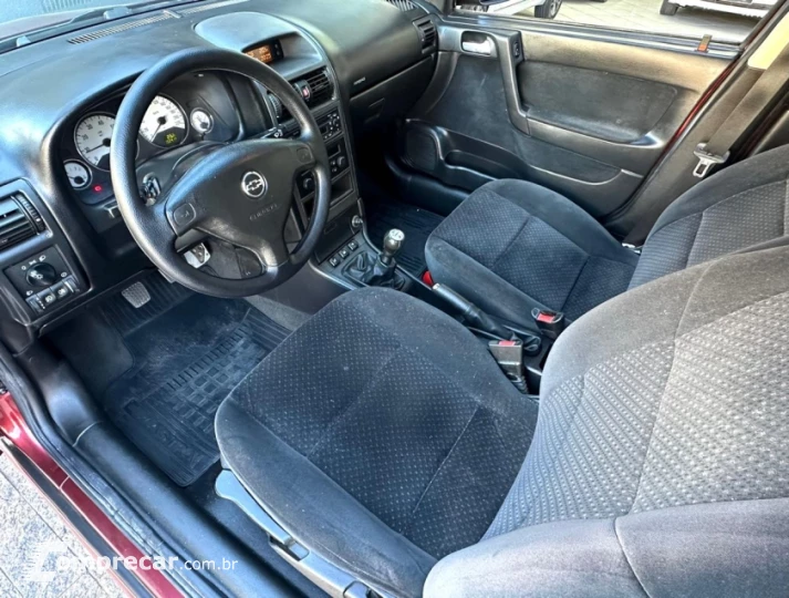 ASTRA 2.0 MPFI Advantage Sedan 8V