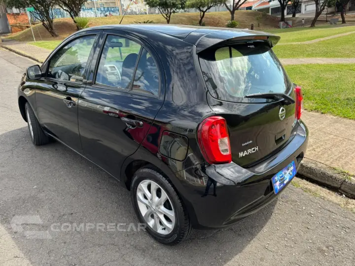 Nissan March 1.6 SV automático