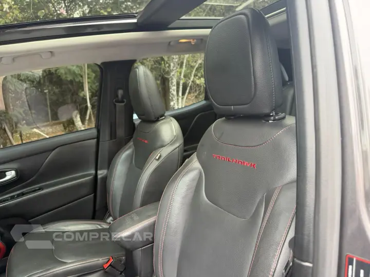 RENEGADE 1.3 T270 Turbo Trailhawk 4X4