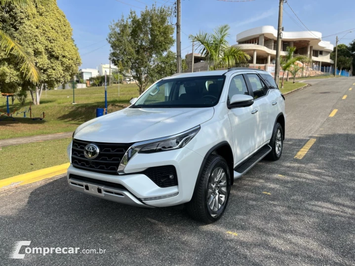 HILUX SW4 2.8 D-4D TURBO DIESEL SRX 4X4 AUTOMÁTICO
