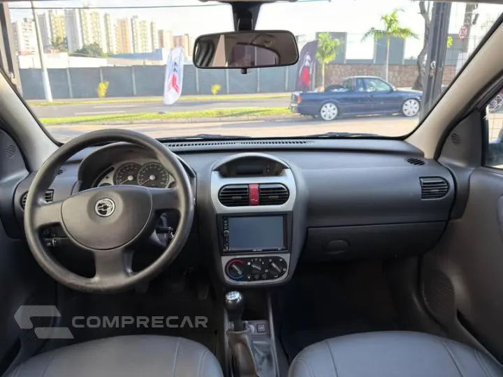 CORSA SEDAN PREMIUM