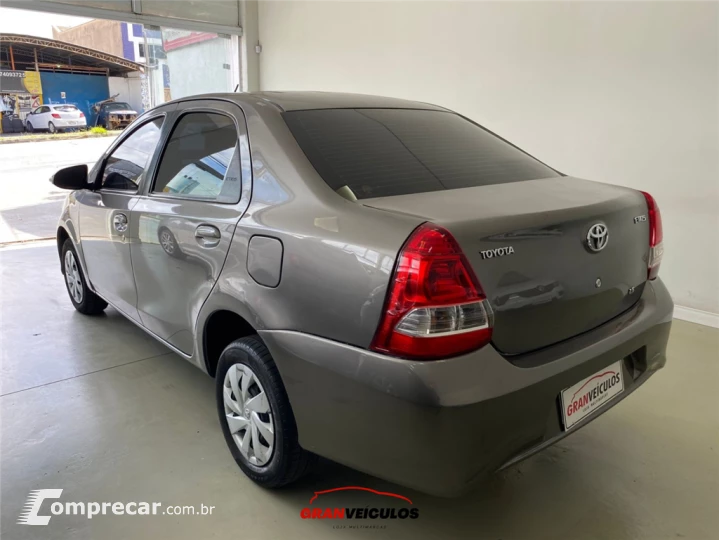 ETIOS 1.5 X PLUS SEDAN 16V FLEX 4P AUTOMÁTICO