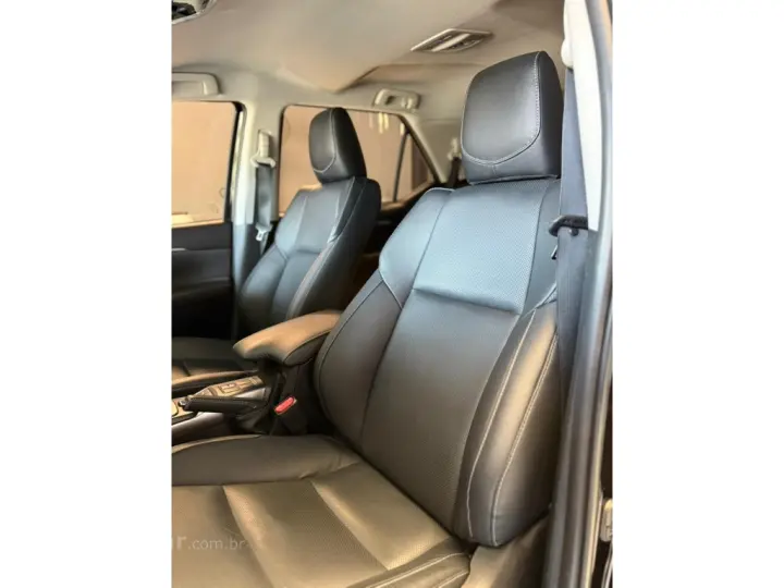 HILUX SW4 2.8 D-4D TURBO DIESEL SRX 7L 4X4 AUTOMÁTICO