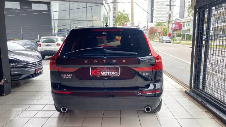 VOLVO XC60 2.0 D5 MOMENTUM AWD