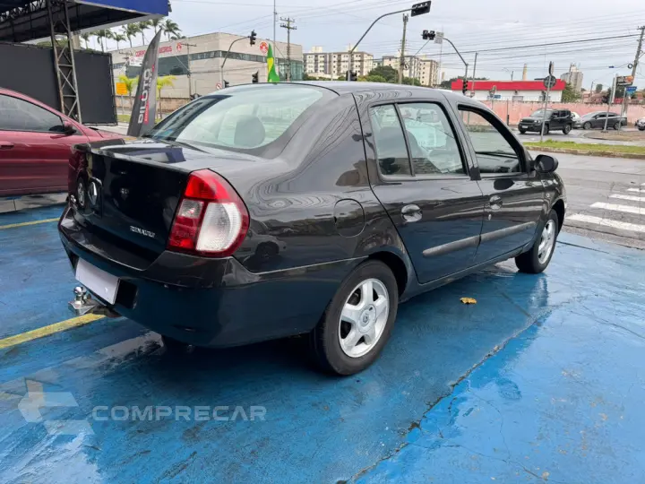 Clio Sedan