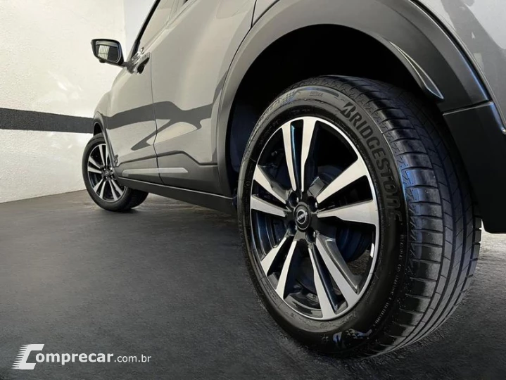 KICKS EXCLUSIVE CVT