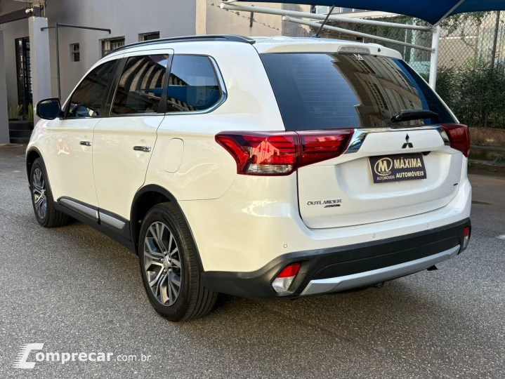 OUTLANDER 2.2 Mivec Di-d Hpe-s AWD