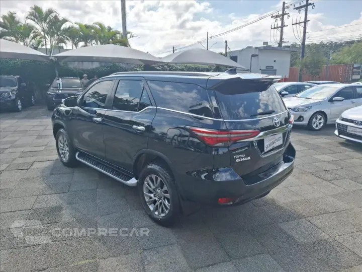 HILUX SW4 2.8 D-4D TURBO DIESEL SRX 7L 4X4 AUTOMÁ